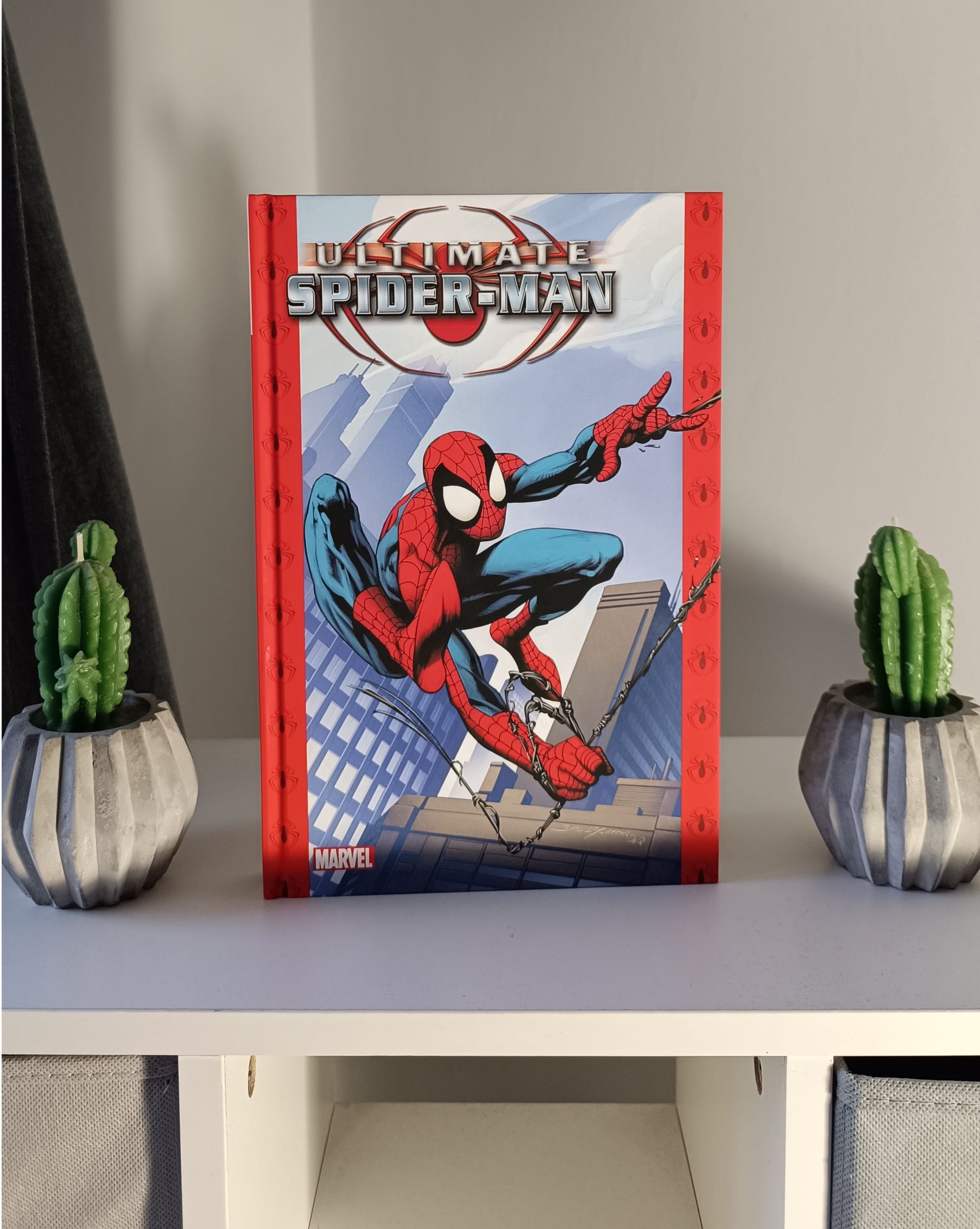 Ultimate Spider-Man Tom 1: Moc i Odpowiedzialność - Nowoczesny Klasyk
