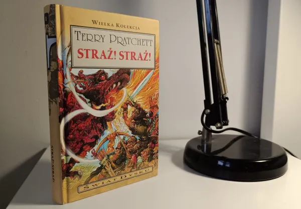 Obrazek dla Smoki, Dysfunkcje i Dowcip: "Straż! Straż!" – Gdzie Śmiech Strzeże Królestwa!