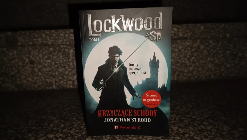 Kiedy dzieje się coś dziwnego w twoim sąsiedztwie, do kogo zadzwonisz? Recenzja Lockwood & Spółka – Krzyczące Schody